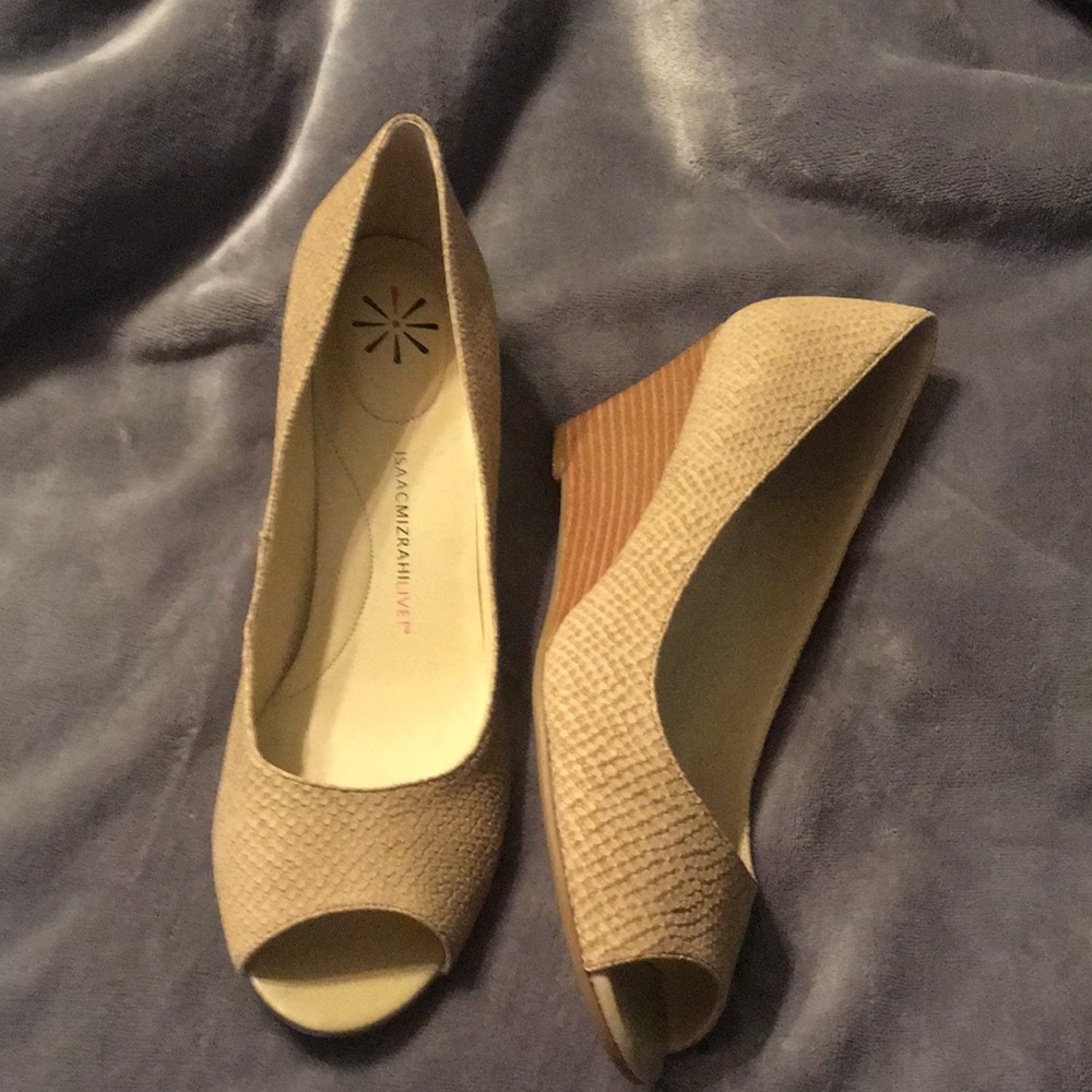 Isaac Mizrahi Textured Wedges
